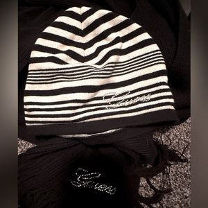 Guess BEANIE AND SCARF with CRYSTAL LOGOS